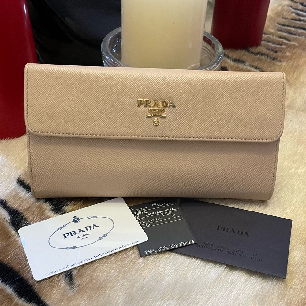 Authentic Prada Saffiano Leather Wallet - Beautiful EUC